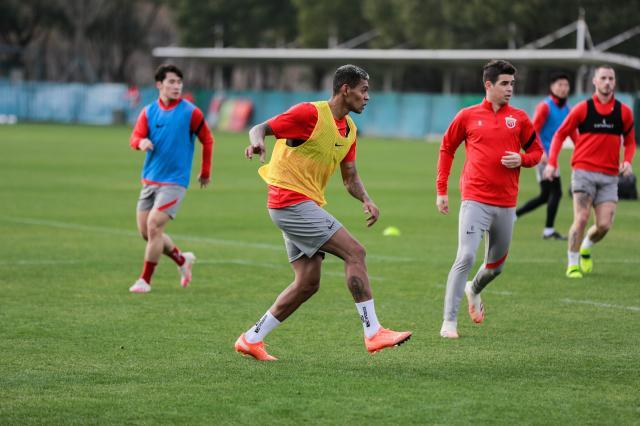 开云体育入口-洛佩斯加盟1周年表忠心：2021年我在海港有2个目标